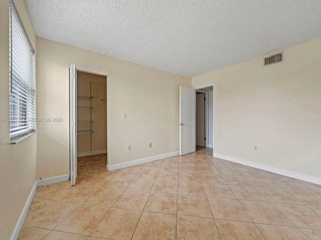 10020 NW 9th St Cir 202, Miami, FL 33172