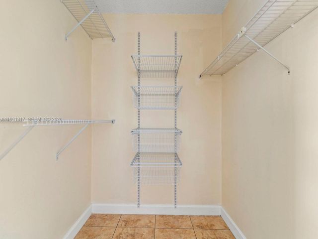 10020 NW 9th St Cir 202, Miami, FL 33172