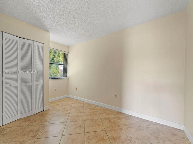 10020 NW 9th St Cir 202, Miami, FL 33172