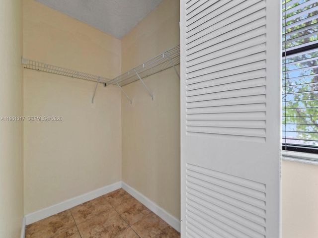 10020 NW 9th St Cir 202, Miami, FL 33172