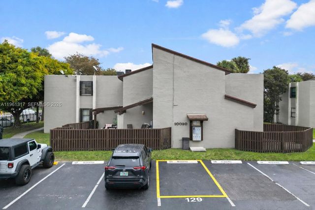 10020 NW 9th St Cir 202, Miami, FL 33172