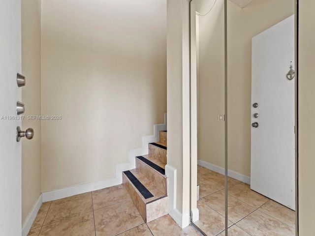 10020 NW 9th St Cir 202, Miami, FL 33172