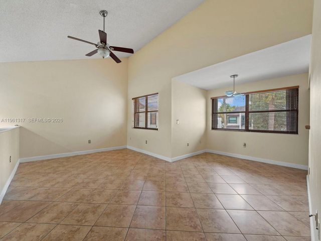 10020 NW 9th St Cir 202, Miami, FL 33172