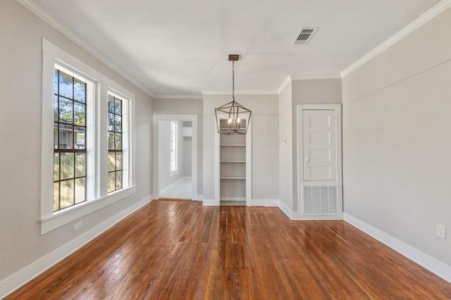 103 5th Ave., Hattiesburg, MS 39401