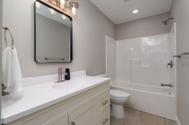 3205 Scotch Lane, Mankato, MN 56001