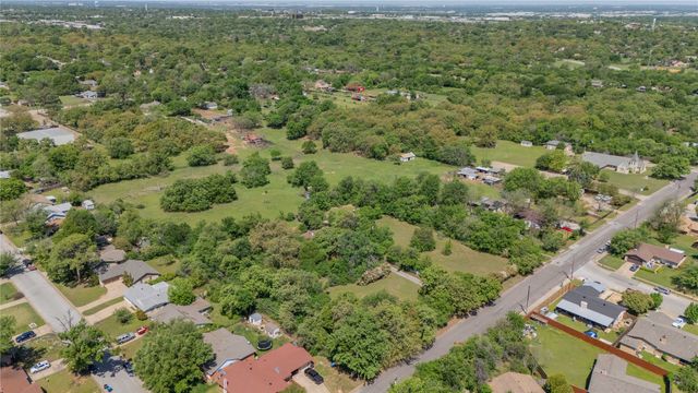 2700 Hitson Lane, Fort Worth, TX 76112