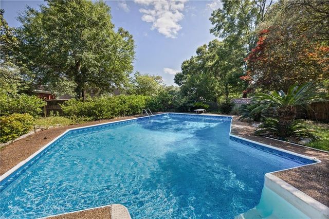 8383 Twin Lakes Drive, Mobile, AL 36695