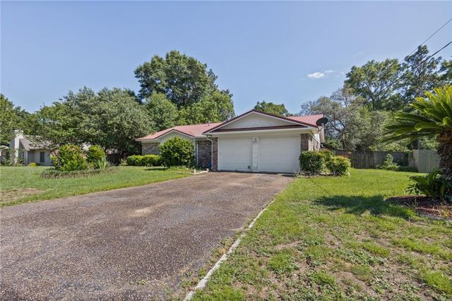8383 Twin Lakes Drive, Mobile, AL 36695