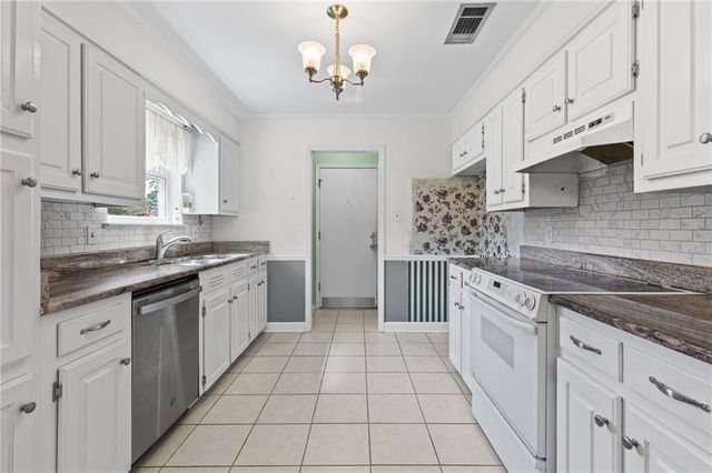 8383 Twin Lakes Drive, Mobile, AL 36695