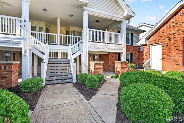 7316 Whitehall Colonial Lane, Shrewsbury, MO 63119