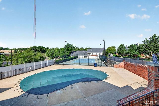 7316 Whitehall Colonial Lane, Shrewsbury, MO 63119