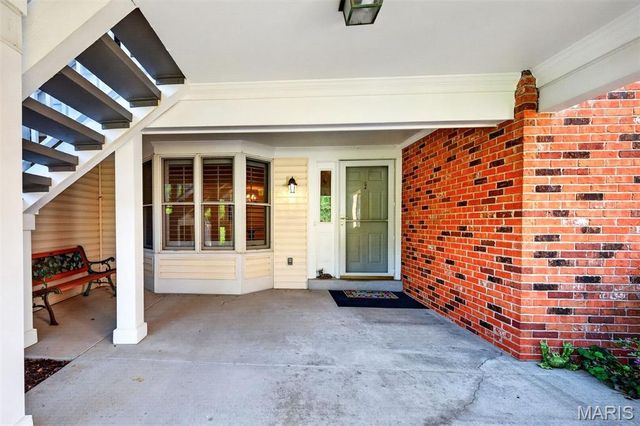 7316 Whitehall Colonial Lane, Shrewsbury, MO 63119