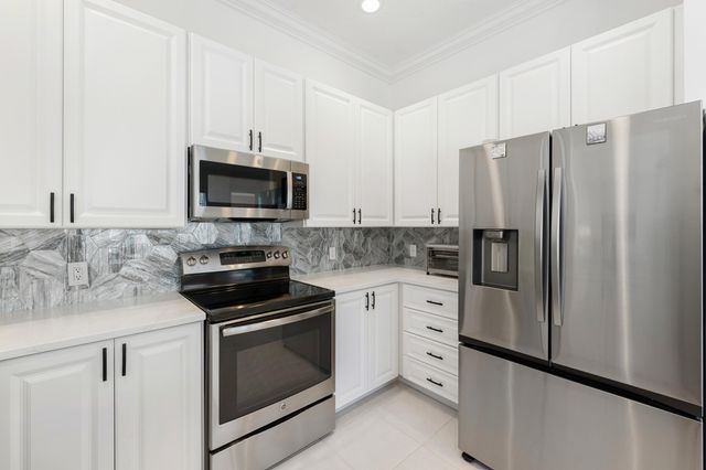 3723 COMMUNITY Drive, Jupiter, FL 33458