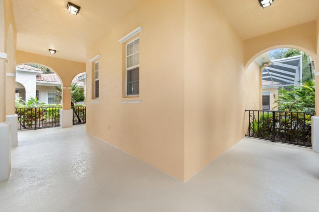 3723 COMMUNITY Drive, Jupiter, FL 33458