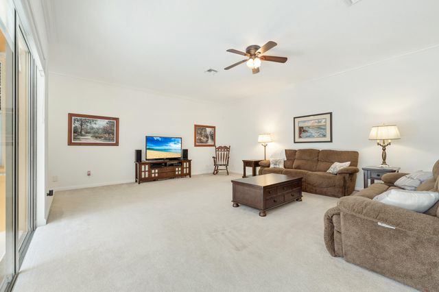 3723 COMMUNITY Drive, Jupiter, FL 33458