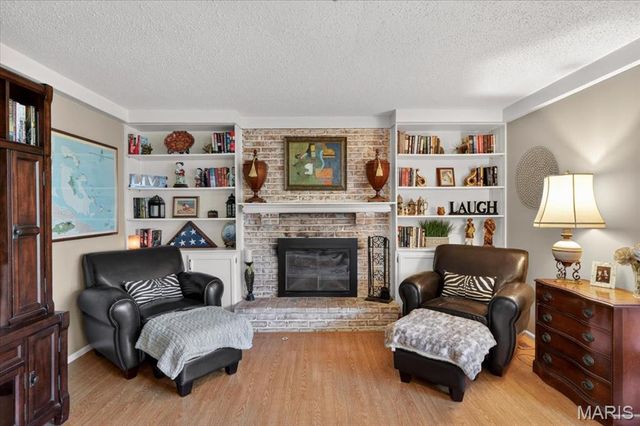 15327 Grantley Drive, Chesterfield, MO 63017
