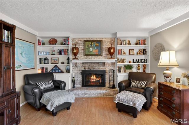 15327 Grantley Drive, Chesterfield, MO 63017