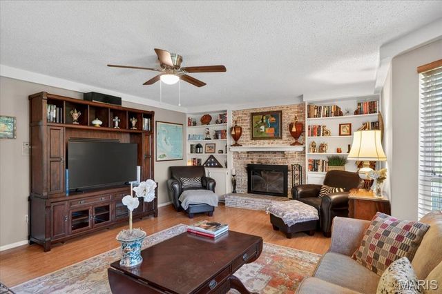 15327 Grantley Drive, Chesterfield, MO 63017
