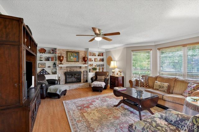 15327 Grantley Drive, Chesterfield, MO 63017