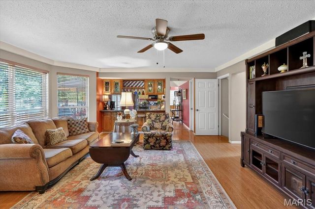 15327 Grantley Drive, Chesterfield, MO 63017