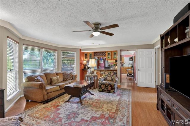 15327 Grantley Drive, Chesterfield, MO 63017