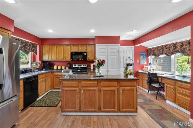 15327 Grantley Drive, Chesterfield, MO 63017