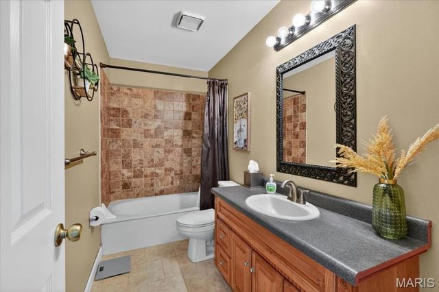 15327 Grantley Drive, Chesterfield, MO 63017