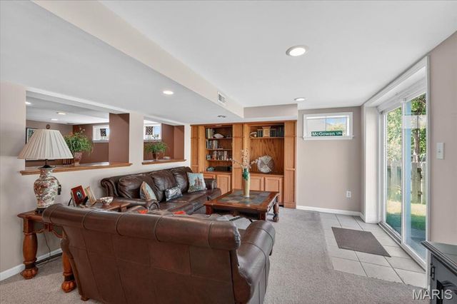15327 Grantley Drive, Chesterfield, MO 63017