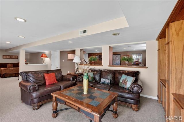 15327 Grantley Drive, Chesterfield, MO 63017