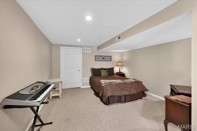 15327 Grantley Drive, Chesterfield, MO 63017
