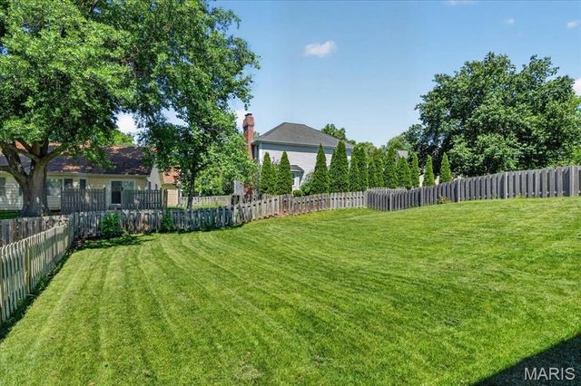 15327 Grantley Drive, Chesterfield, MO 63017