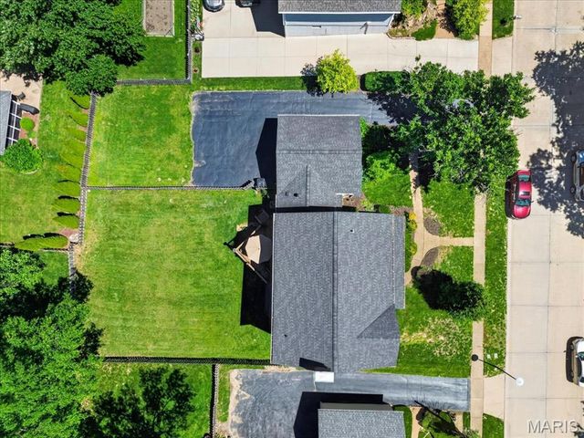 15327 Grantley Drive, Chesterfield, MO 63017
