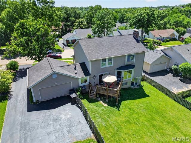 15327 Grantley Drive, Chesterfield, MO 63017