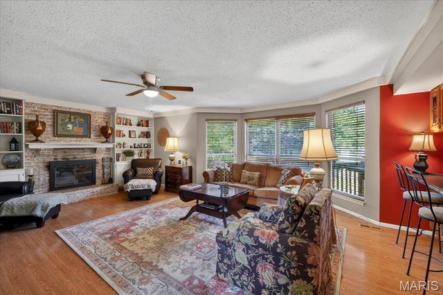 15327 Grantley Drive, Chesterfield, MO 63017