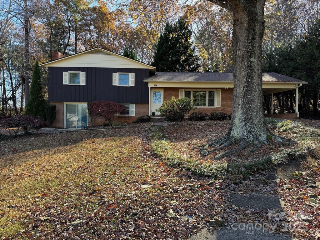 2665 Fairway Acres Circle, Lenoir, NC 28645