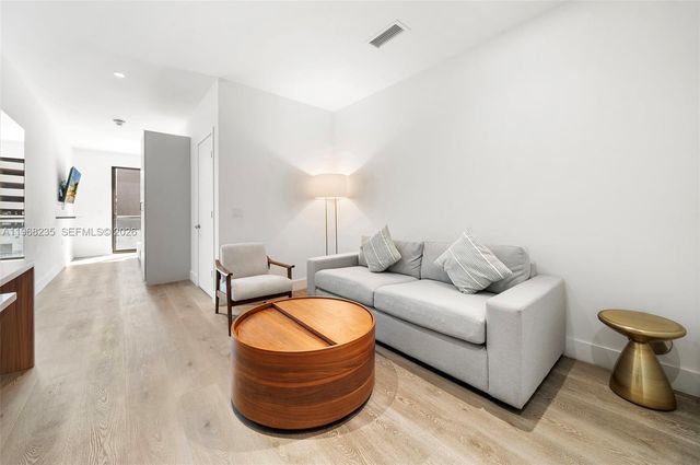 229 SW 9th St 208, Miami, FL 33130