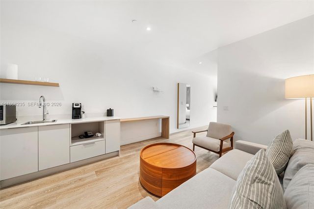 229 SW 9th St 208, Miami, FL 33130