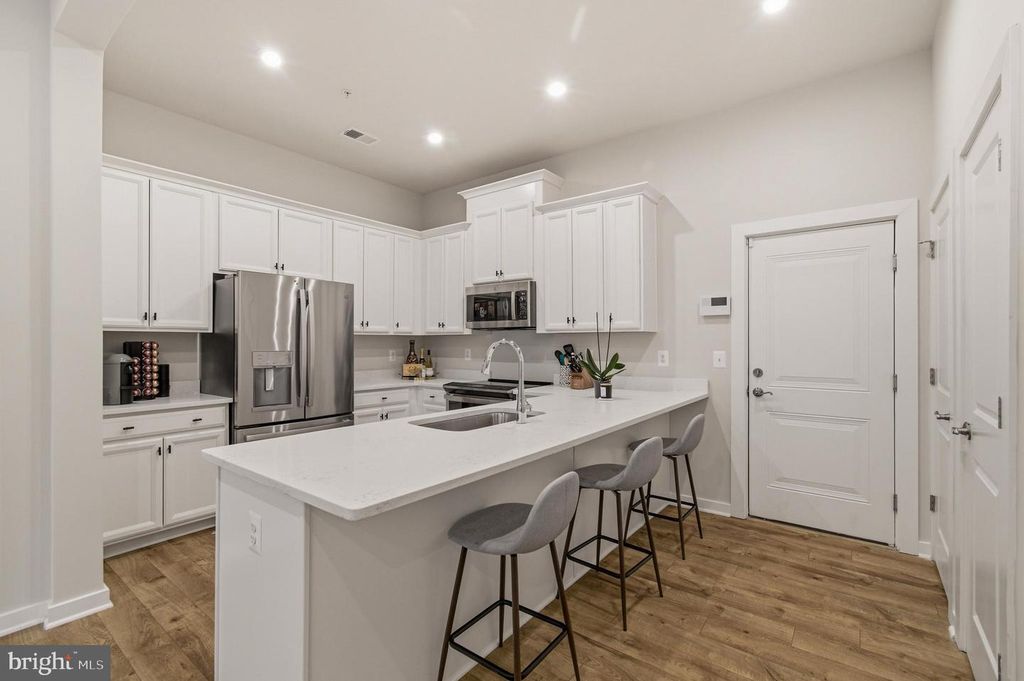 Image 11 of property listing at 16126 CONNORS WAY #87, Rockville, MD 20855