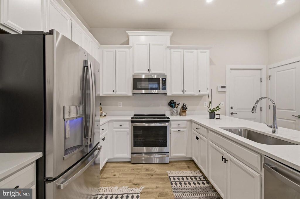 Image 13 of property listing at 16126 CONNORS WAY #87, Rockville, MD 20855