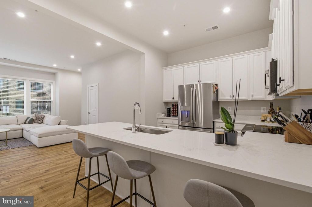 Image 16 of property listing at 16126 CONNORS WAY #87, Rockville, MD 20855