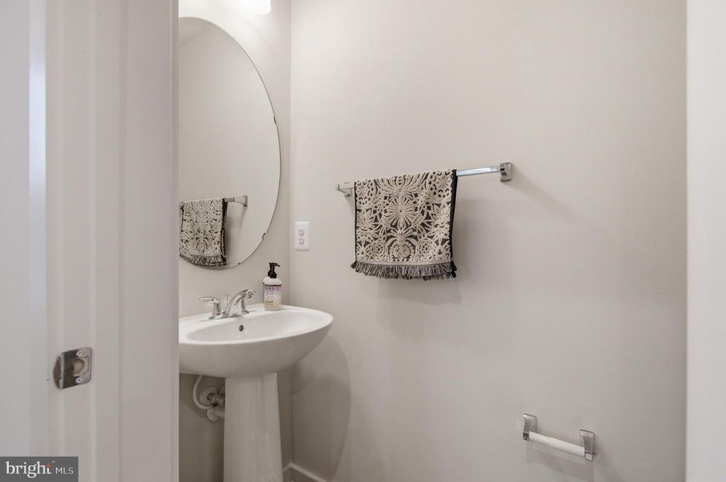 Image 18 of property listing at 16126 CONNORS WAY #87, Rockville, MD 20855