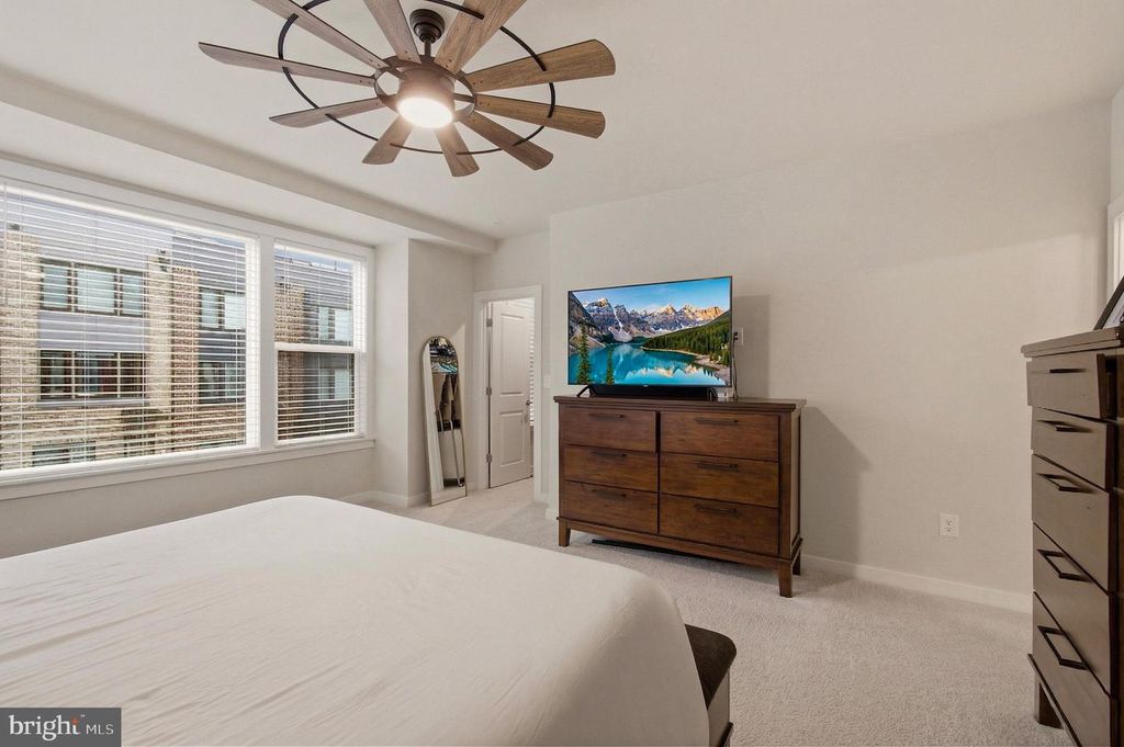 Image 19 of property listing at 16126 CONNORS WAY #87, Rockville, MD 20855
