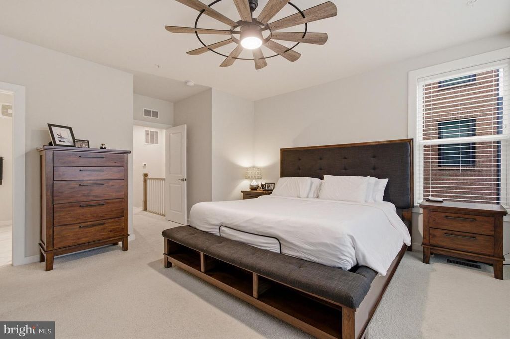 Image 21 of property listing at 16126 CONNORS WAY #87, Rockville, MD 20855