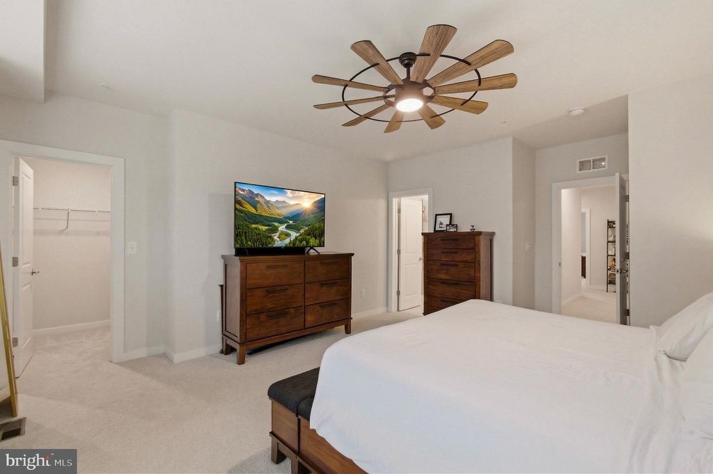 Image 22 of property listing at 16126 CONNORS WAY #87, Rockville, MD 20855