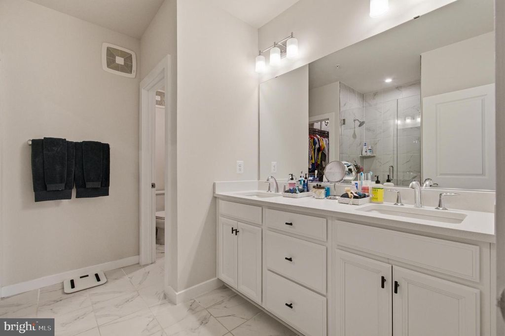 Image 23 of property listing at 16126 CONNORS WAY #87, Rockville, MD 20855