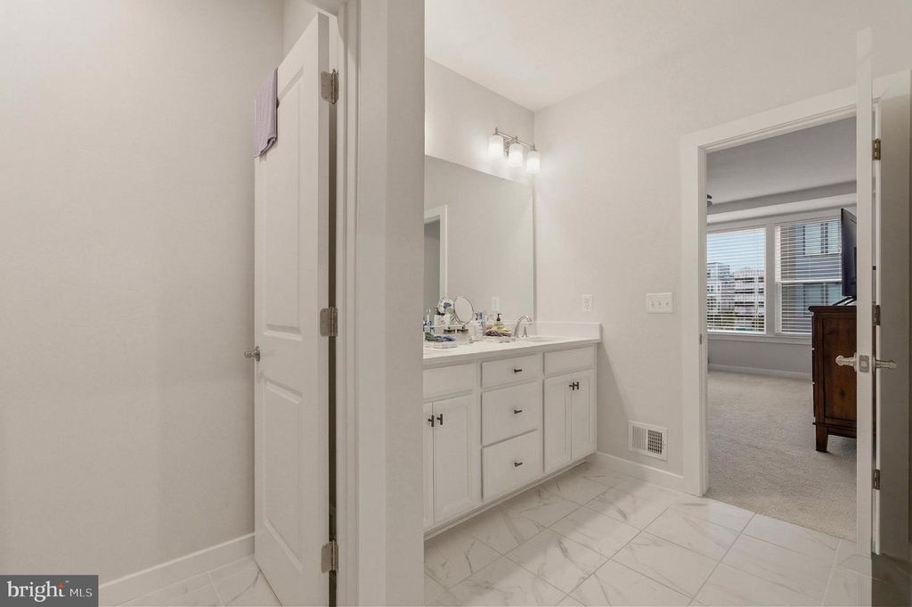 Image 24 of property listing at 16126 CONNORS WAY #87, Rockville, MD 20855