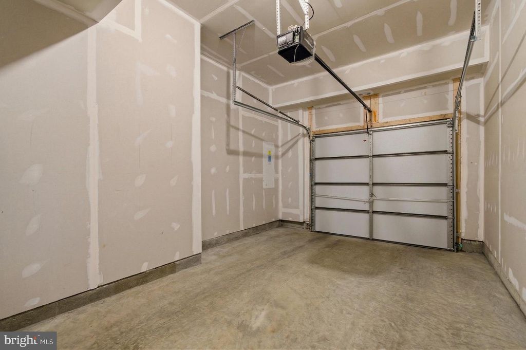 Image 33 of property listing at 16126 CONNORS WAY #87, Rockville, MD 20855