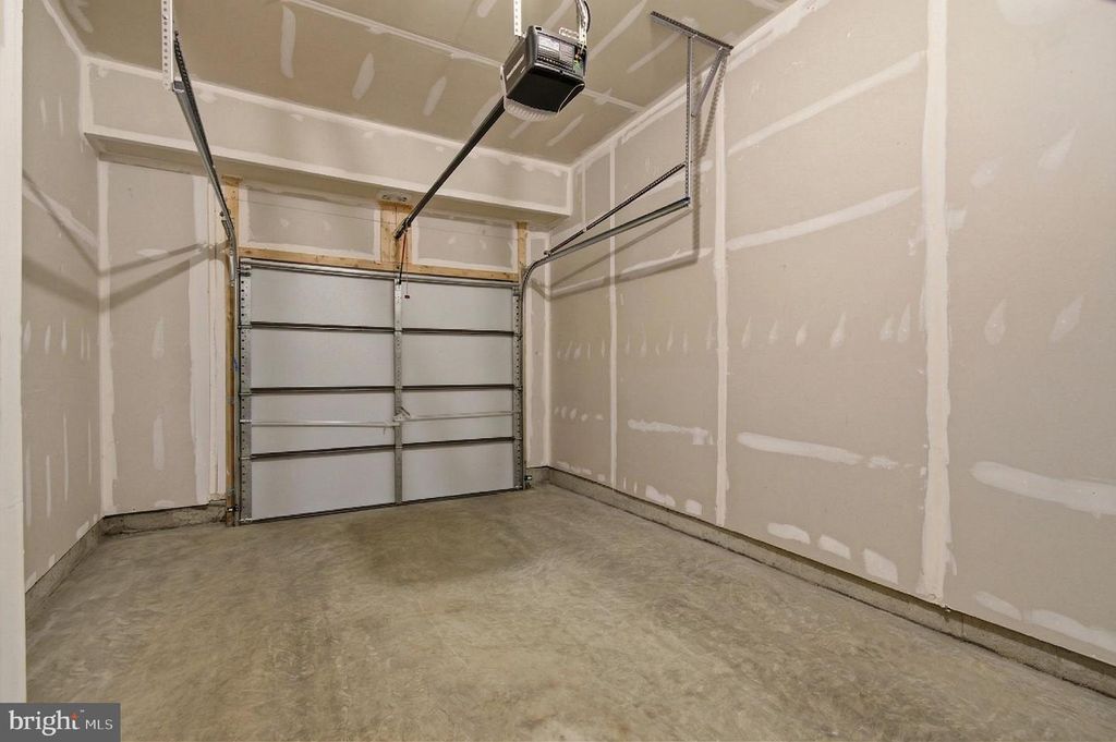 Image 34 of property listing at 16126 CONNORS WAY #87, Rockville, MD 20855