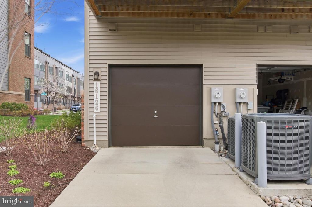 Image 36 of property listing at 16126 CONNORS WAY #87, Rockville, MD 20855