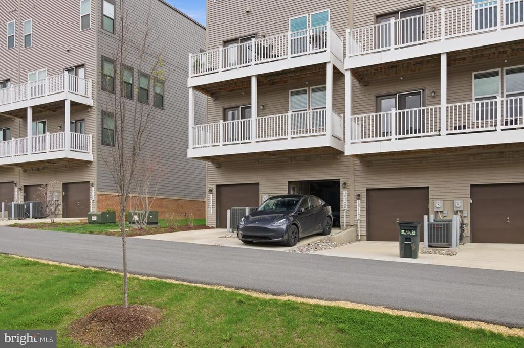 Image 38 of property listing at 16126 CONNORS WAY #87, Rockville, MD 20855